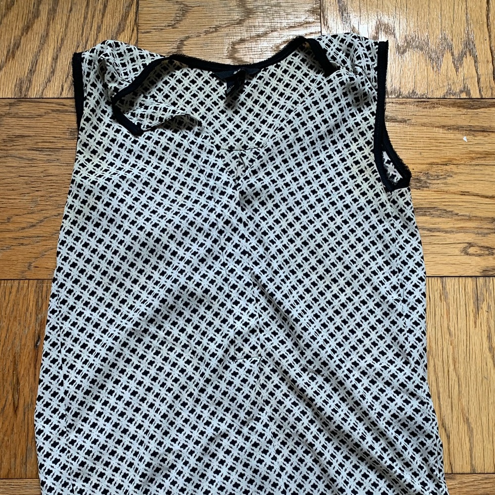 H&M size 4 black and white v-neck tank